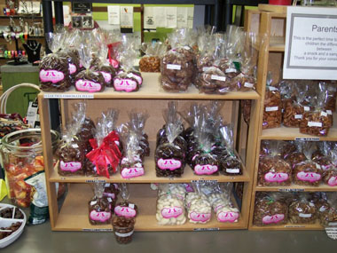 Olivia J's Pantry & Old Oak Candles